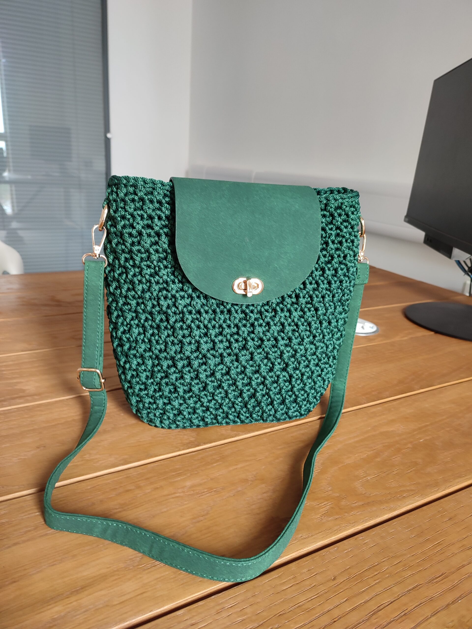 Green Crossbody Bag Bucket Bag - Image 3